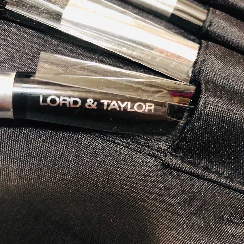 Lord & Tylor set of 5 brushes include the bag